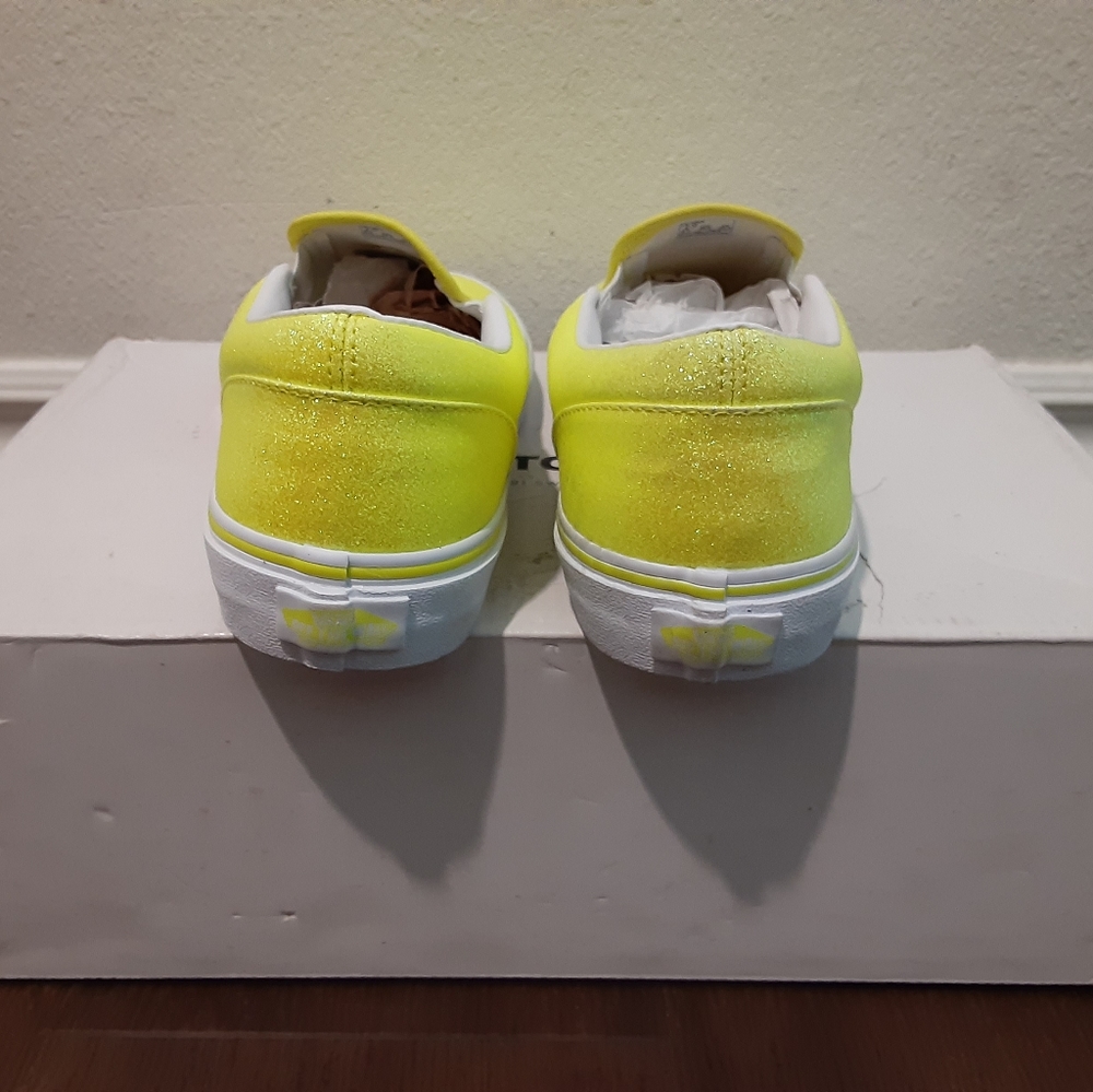 Vans - Picture 4 of 4